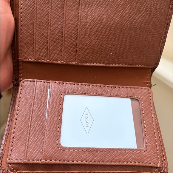 Fossil Tan Leather Bi-Fold Wallet - Picture 3 of 5